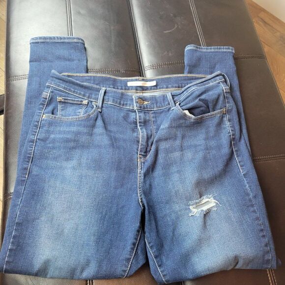 720 High Rise Levi's - Picture 2 of 6